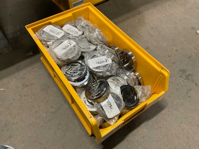 Partij benetti logo’s - afbeelding 2 van  3