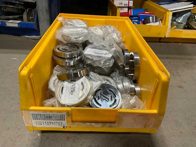 Partij benetti logo’s - afbeelding 1 van  3