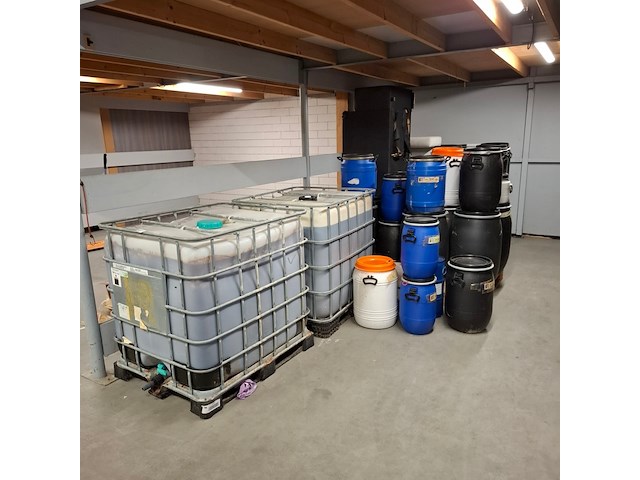 Partij benodigdheden t.b.v. visvoerproduktie - afbeelding 1 van  10