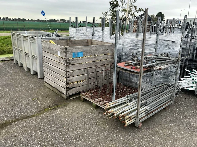 Partij beregeningsapparatuur - afbeelding 1 van  13