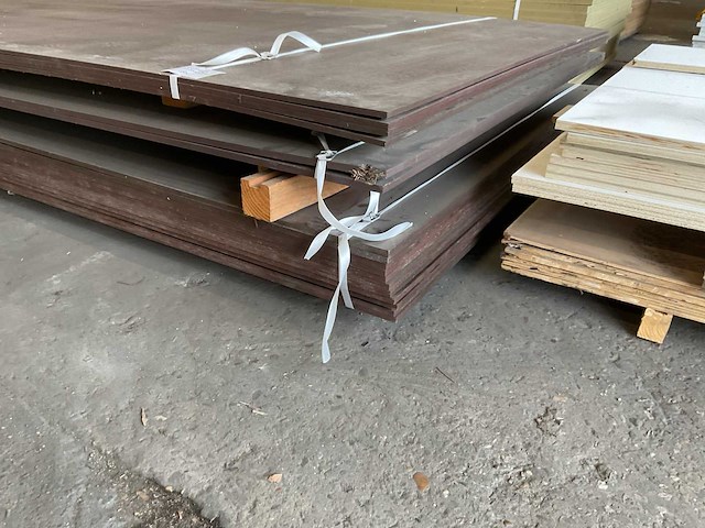Partij berken betonplex antislip en glad 1530x3050 mm - afbeelding 2 van  4