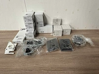 Partij berker installatiemateriaal, ca 63 stuks