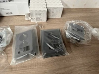 Partij berker installatiemateriaal, ca 63 stuks - afbeelding 5 van  5