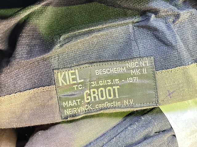 Partij beschermende legerkleding - afbeelding 4 van  4