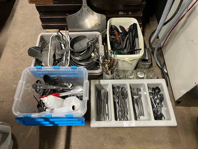 Partij bestek en diverse - servies, glaswerk en bestek - afbeelding 1 van  5