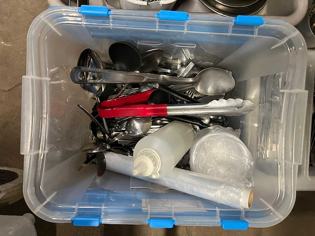 Partij bestek en diverse - servies, glaswerk en bestek - afbeelding 2 van  5