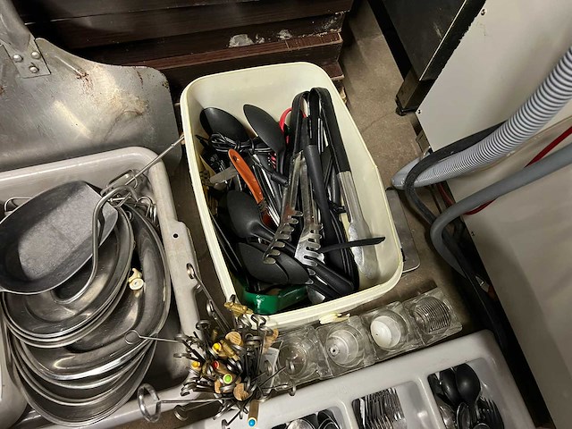 Partij bestek en diverse - servies, glaswerk en bestek - afbeelding 4 van  5