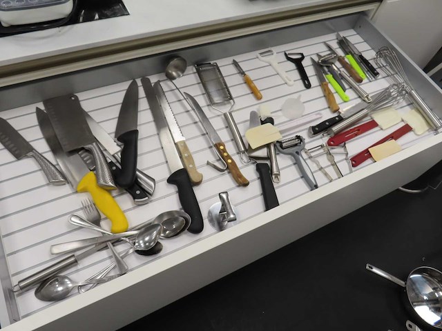 Partij bestek en toebehoren - afbeelding 1 van  2