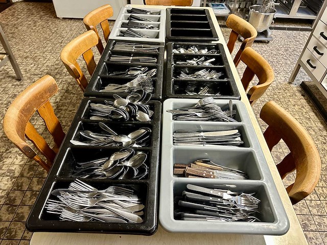 Partij bestek in 6 bestekbakken - afbeelding 3 van  7