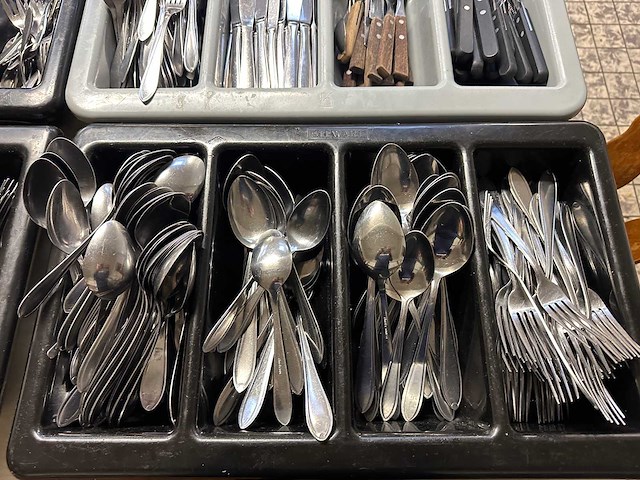 Partij bestek in 6 bestekbakken - afbeelding 5 van  7