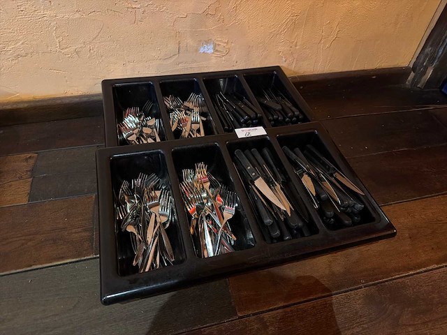 Partij bestek in bestek bak - afbeelding 1 van  3