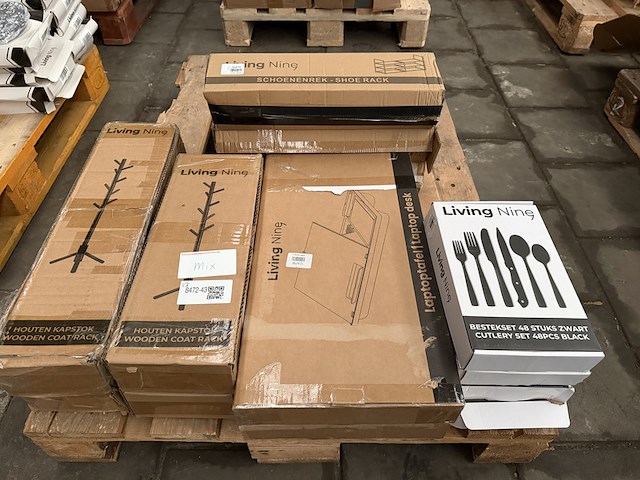 Partij besteksets, laptoptafels en kapstokken living nine - afbeelding 1 van  8