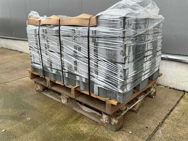 Partij bestrating stenen (190x) - afbeelding 1 van  4