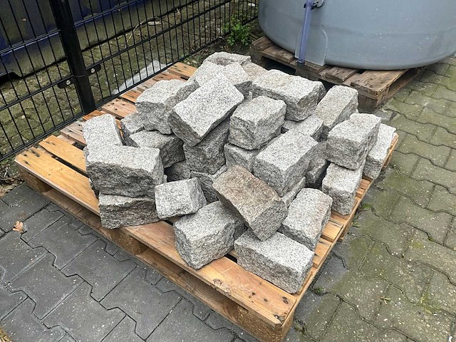 Partij bestrating - afbeelding 1 van  1