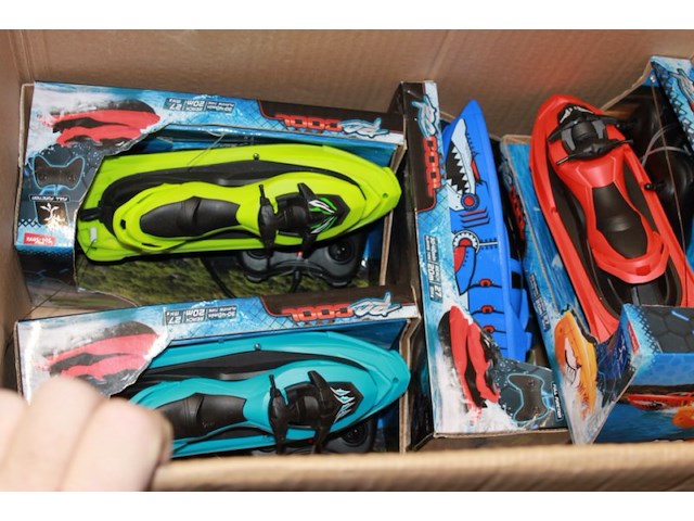 Partij bestuurbare bootjes ruim 7 stuks in ds 10 - afbeelding 2 van  3