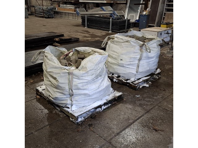 Partij beton dekkingsblokjes - afbeelding 1 van  9