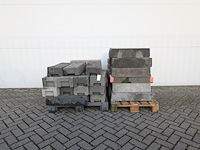 Partij betonnen- en kunststof bouwhekvoeten, o.a. heras & mobi - afbeelding 1 van  9