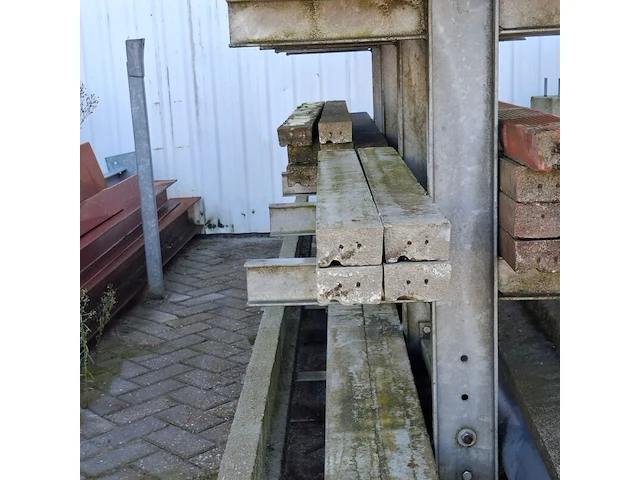 Partij betonnen profielen met stelling - afbeelding 16 van  16
