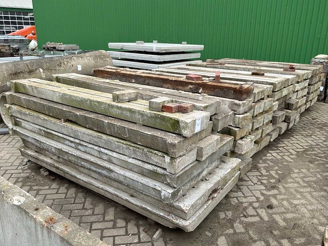 Partij betonnen roosterplaten - afbeelding 1 van  6