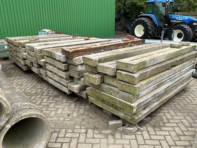 Partij betonnen roosterplaten - afbeelding 2 van  6