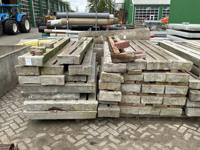 Partij betonnen roosterplaten - afbeelding 4 van  6