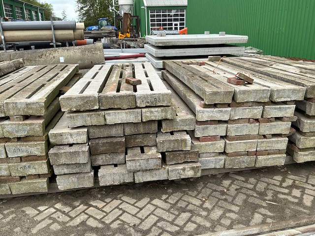 Partij betonnen roosterplaten - afbeelding 5 van  6