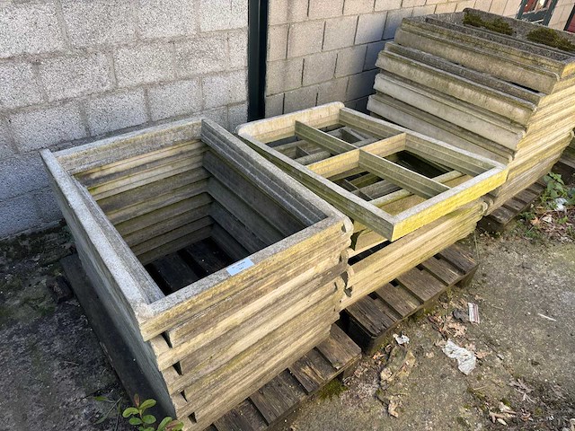 Partij betonnen stal ramen - overige beton toebehoren - afbeelding 2 van  3