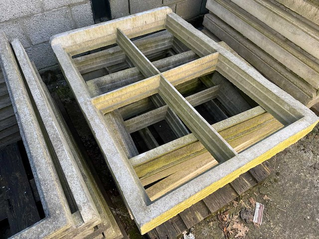 Partij betonnen stal ramen - overige beton toebehoren - afbeelding 3 van  3