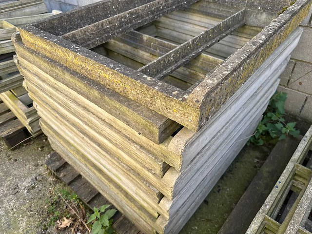 Partij betonnen stal ramen - overige beton toebehoren - afbeelding 2 van  3