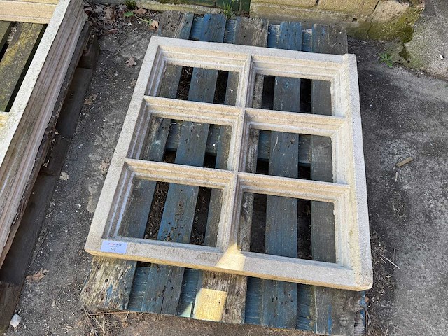 Partij betonnen stal ramen - overige beton toebehoren - afbeelding 3 van  3