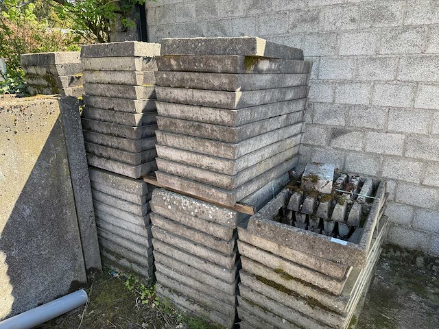 Partij betonnen stal toebehoren - overige beton toebehoren - afbeelding 2 van  4