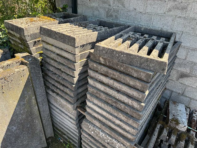 Partij betonnen stal toebehoren - overige beton toebehoren - afbeelding 3 van  4
