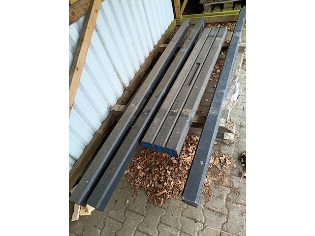 Partij betonpaal gecoat zwart, berton - afbeelding 1 van  3