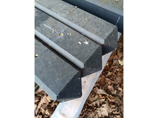 Partij betonpaal gecoat zwart, berton - afbeelding 2 van  3