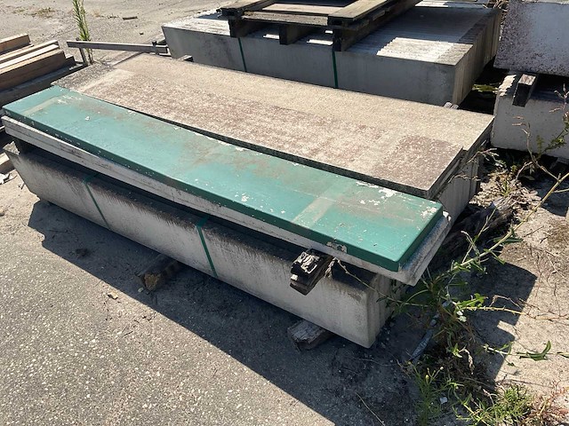 Partij betonschutting palen - afbeelding 4 van  12