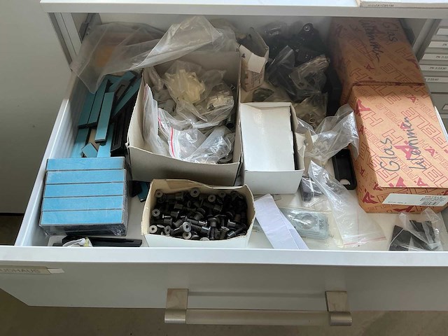 Partij bevestigingmiddelen, hang en sluitwerk - afbeelding 13 van  34