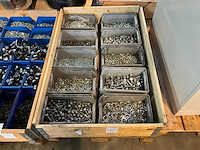 Partij bevestigingmiddelen - afbeelding 1 van  4