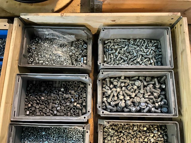 Partij bevestigingmiddelen - afbeelding 2 van  4