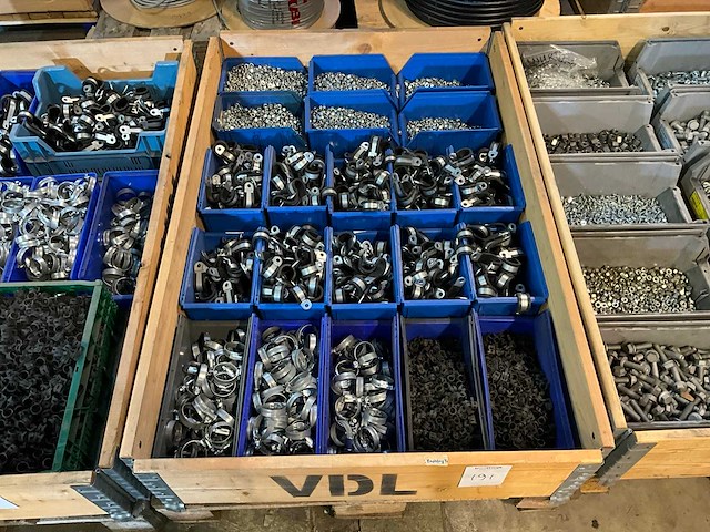 Partij bevestigingmiddelen - afbeelding 1 van  3