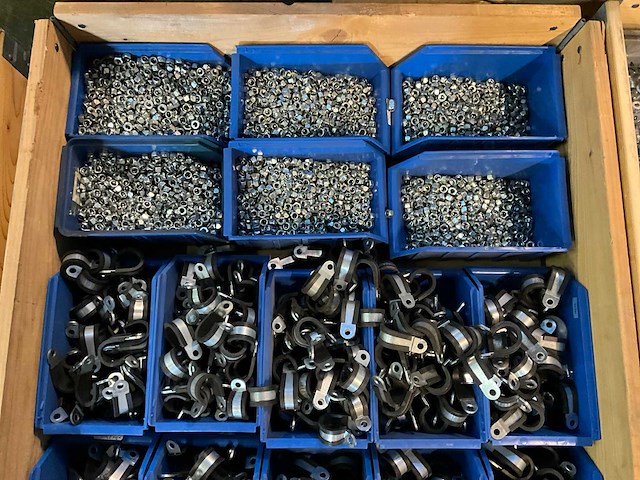 Partij bevestigingmiddelen - afbeelding 2 van  3