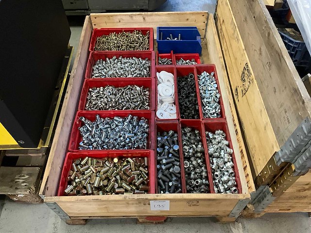 Partij bevestigingmiddelen - afbeelding 1 van  3