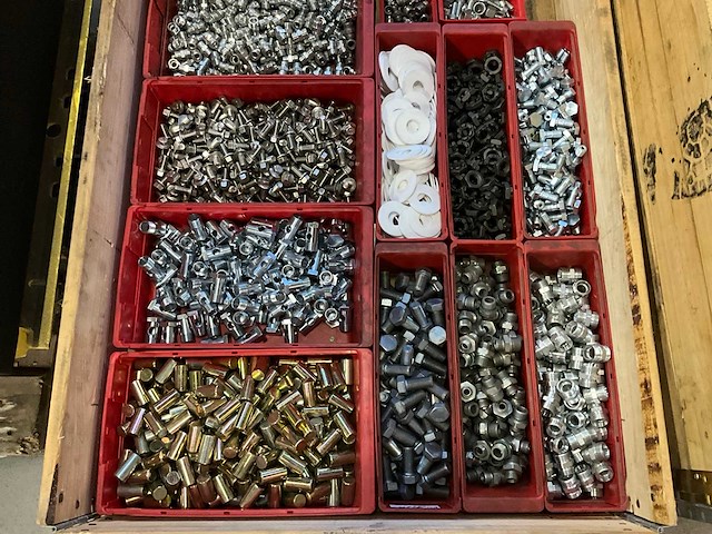 Partij bevestigingmiddelen - afbeelding 3 van  3