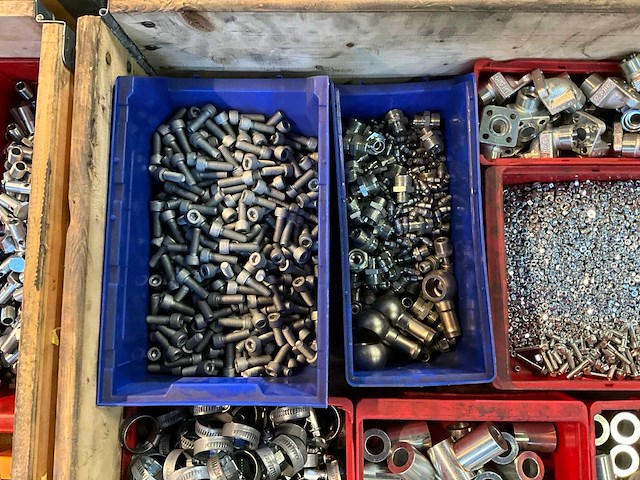 Partij bevestigingmiddelen - afbeelding 2 van  6