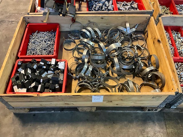 Partij bevestigingmiddelen - afbeelding 1 van  4