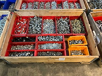 Partij bevestigingmiddelen - afbeelding 1 van  6