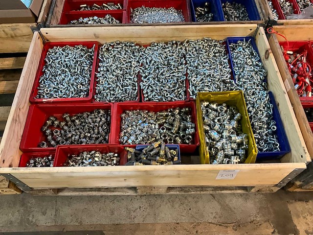 Partij bevestigingmiddelen - afbeelding 1 van  6