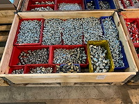 Partij bevestigingmiddelen - afbeelding 1 van  6