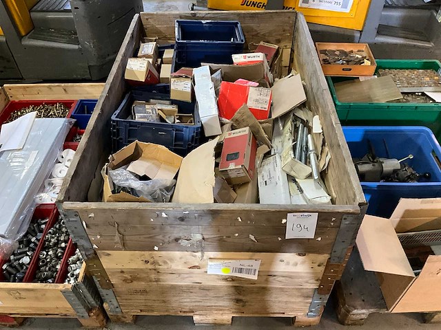 Partij bevestigingmiddelen - afbeelding 1 van  5