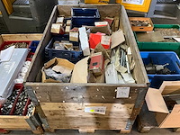 Partij bevestigingmiddelen - afbeelding 1 van  5