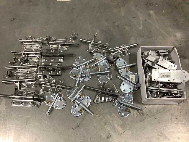 Partij bevestigingsmateriaal (33x) - afbeelding 1 van  4